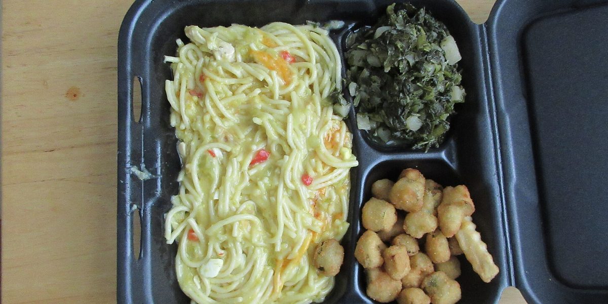 How to Eat Well at the Campus Dining Hall Every Day
